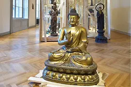 Buddha Sakyamuni in the lotus position from the Qing Dynasty in the Asia collection of the MAK Austrian Museum of Applied Arts
