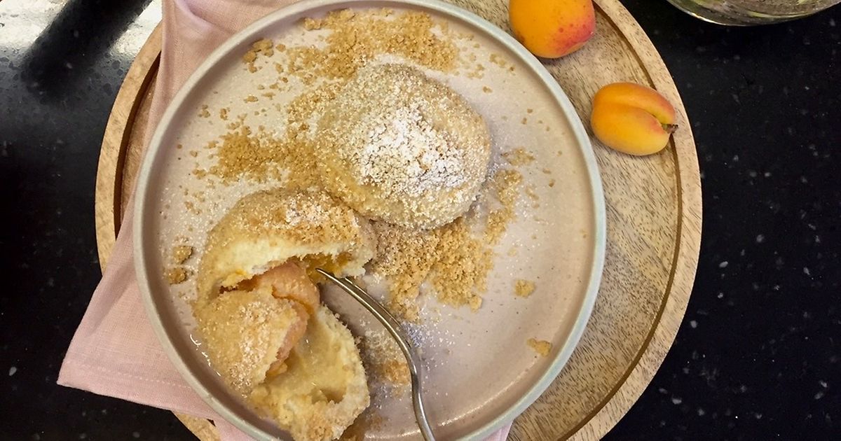 Marillenknödel (Apricot Dumplings) - vienna.info