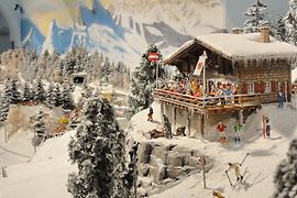 Demonstration in Miniatur: Schneepracht und Skivergnügen in den Tiroler Bergen