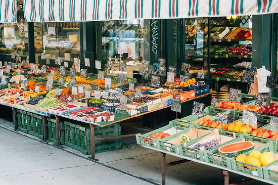 Obst- und Gemüsestand am Wiener Naschmarkt