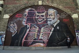Peinture murale de Nychos représentant Sigmund Freud et un squelette