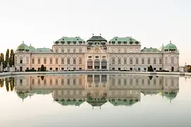 Iazul din faţa Palatului Belvedere Superior 