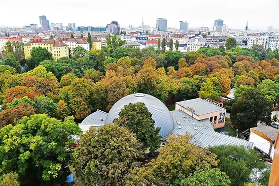 Veduta esterna del Planetarium di Vienna al Prater
