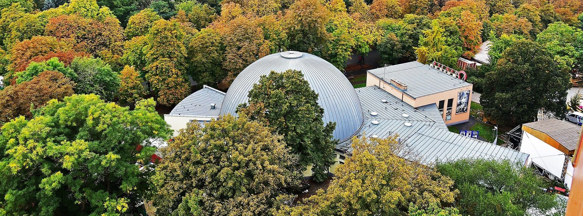 Vista exterior del Planetario de Viena en el Prater