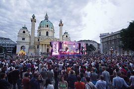 Festival pop music na náměstí Karlsplatz