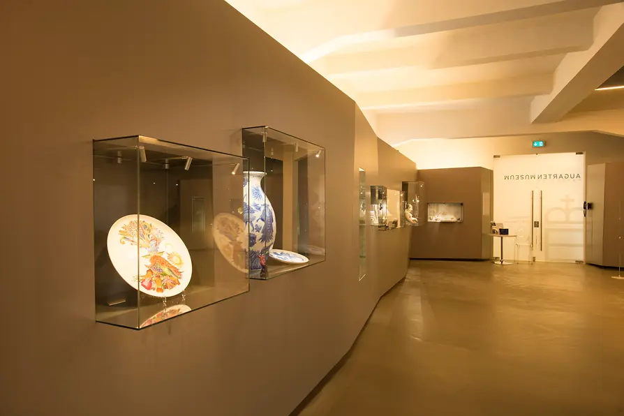 アウガルテン ウィーン釜　透かしプレート　オープンワーク　フラワー　飾り皿 アウガルテン ウィーン釜 透かしプレート オープンワーク