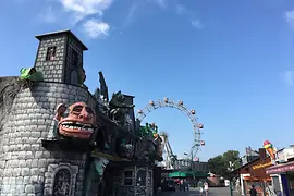 Tren fantasma y Noria Gigante en el Prater de Viena