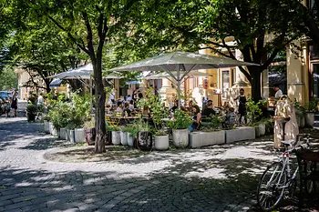 Outdoor dining area on Praterstrasse