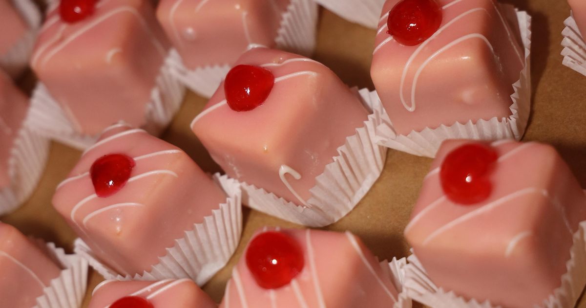 Punschkrapfen (fondant fancies) - vienna.info