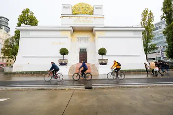 Cyclists in front of the Secession