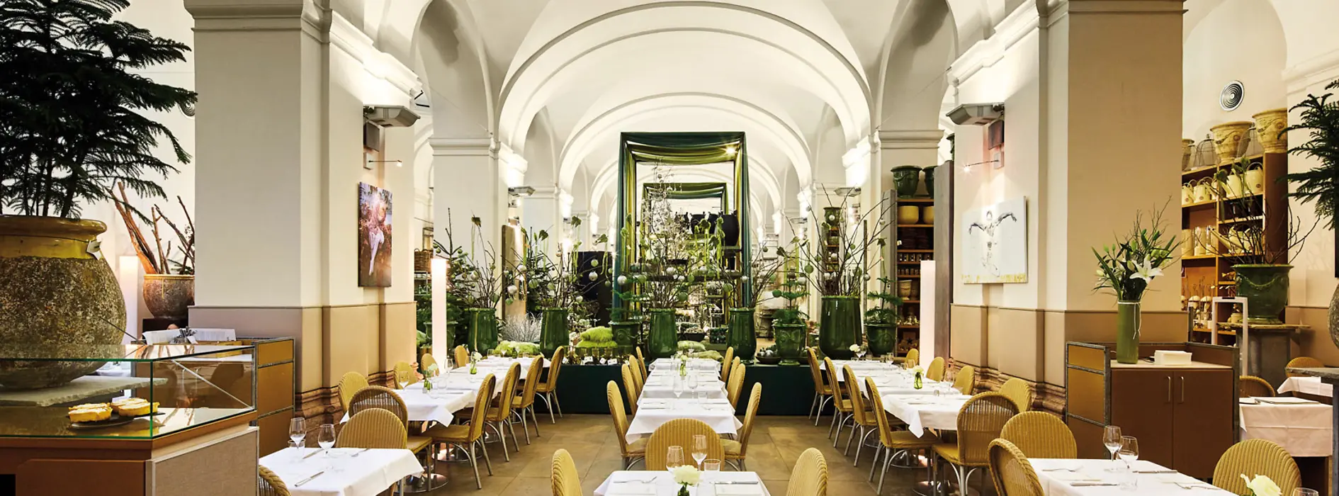 Restaurace Hansen v budově vídeňského Starého burzovního paláce, pohled do interiéru