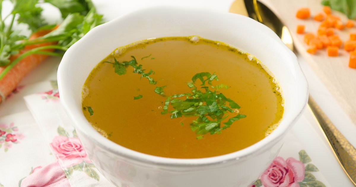 Klassische Wiener Rindsuppe (Classic Viennese Beef Soup) - vienna.info