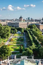 Vue sur le Volksgarten, les musées d'histoire naturelle et d'histoire de l'art et le Parlement
