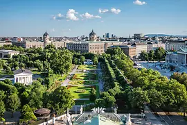 Park Volksgarten a budovy Přírodovědného a Uměleckohistorického muzea a parlamentu