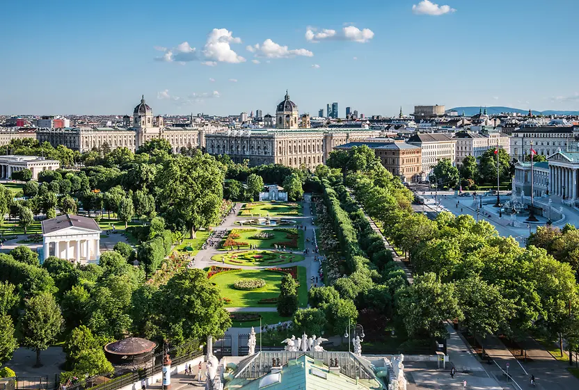 Vue sur le Volksgarten, les musées d'histoire naturelle et d'histoire de l'art et le Parlement