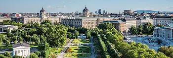 Vista del Volksgarten, los museos de Historia Natural e Historia del Arte y el Parlamento