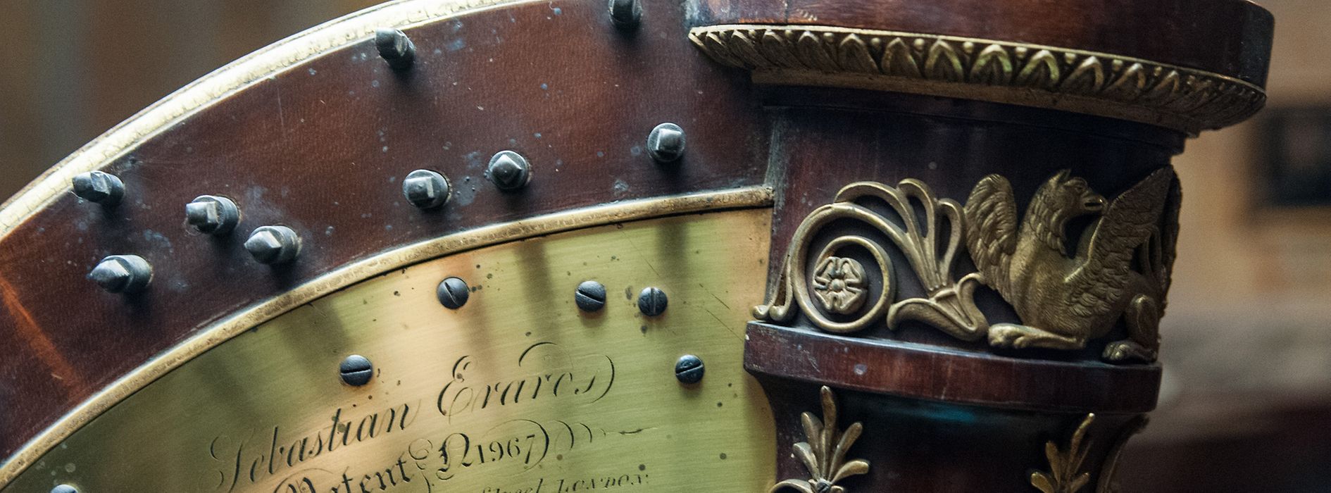 Sammlung alter Musikinstrumente, close-up harp - collection of old musical instruments