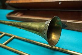 Sammlung alter Musikinstrumente, close-up trumpet - collection of old musical instruments
