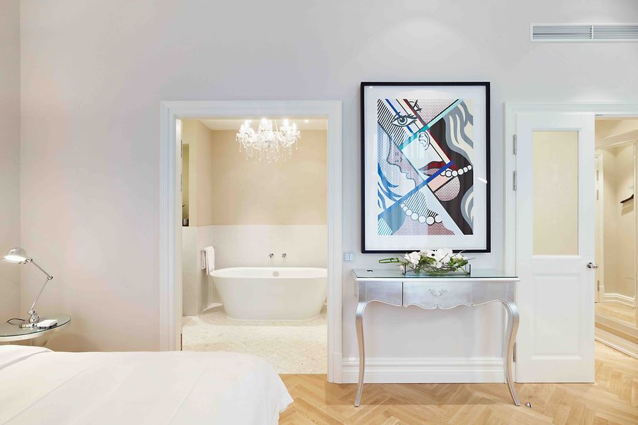 Sans Souci Hotelzimmer Suite mit Gemälde von Roy Liechtenstein 
