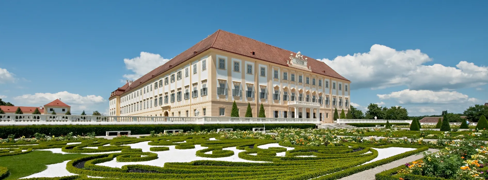 Vista laterale dello Schloss Hof