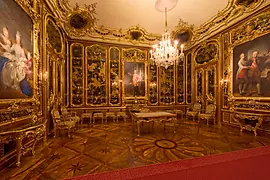 Vieux Laque room