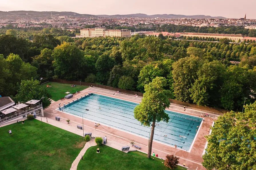 Swimming pool at the Schönbrunner pool 