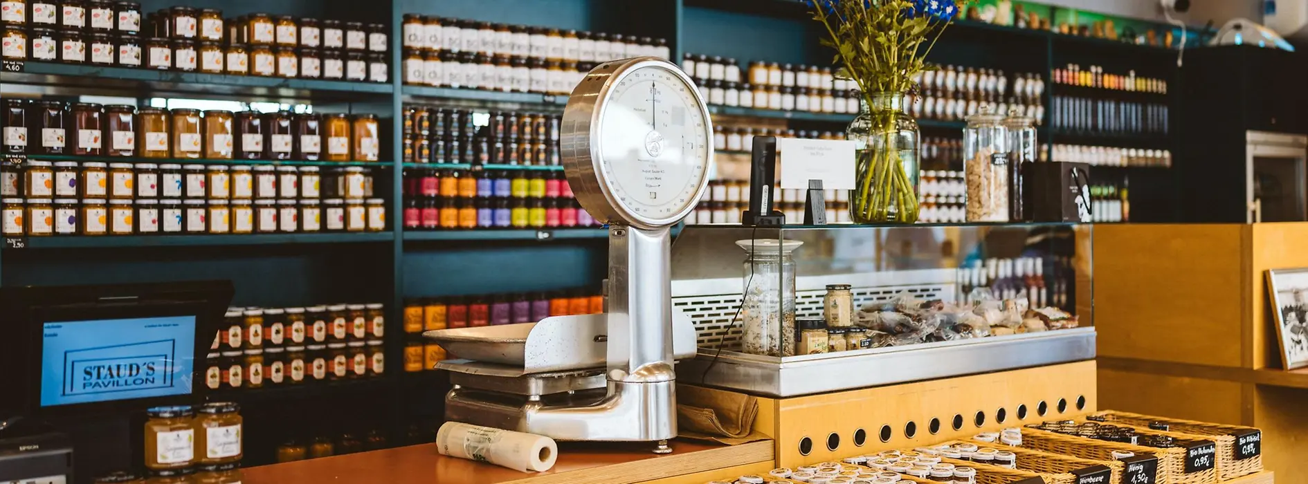 Staud's Delikatessenshop am Brunnenmarkt, Innenansicht des Verkaufraums