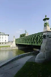 Híd a Duna-csatorna fölött