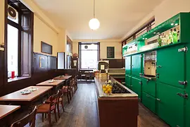 Vue du restaurant Steman avec bar