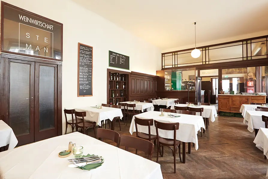Widok na wnętrze restauracji Steman