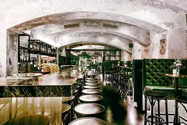 Trendy restaurant Motto: interior with guests