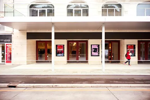 Salle d'opéra MusikTheater an der Wien, vue extérieure, marquise en verre 