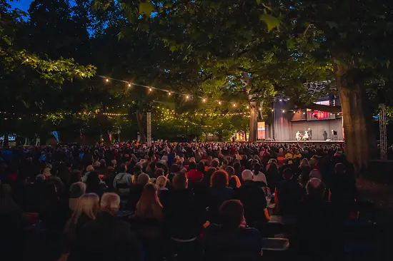 Théâtre dans le parc du Belvédère
