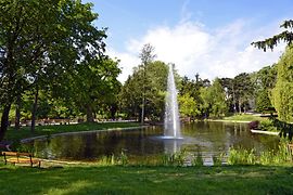 トゥルケンシャンツ公園の池