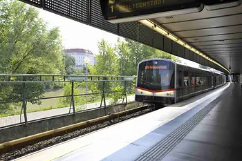 Stația de metrou Friedensbrücke