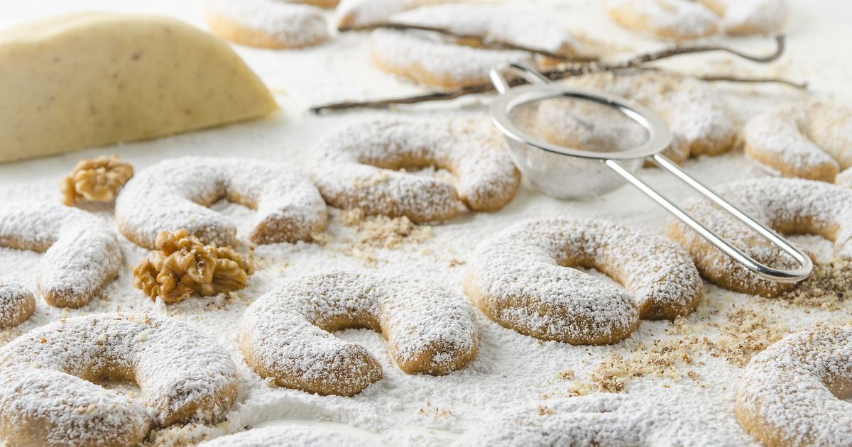 Vanilla Kipferl (Crescent-Shaped Vanilla Cookies) - vienna.info