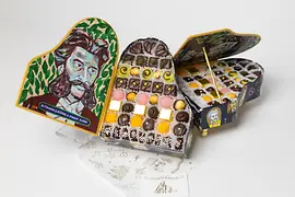 Confectionery box in the shape of a piano 