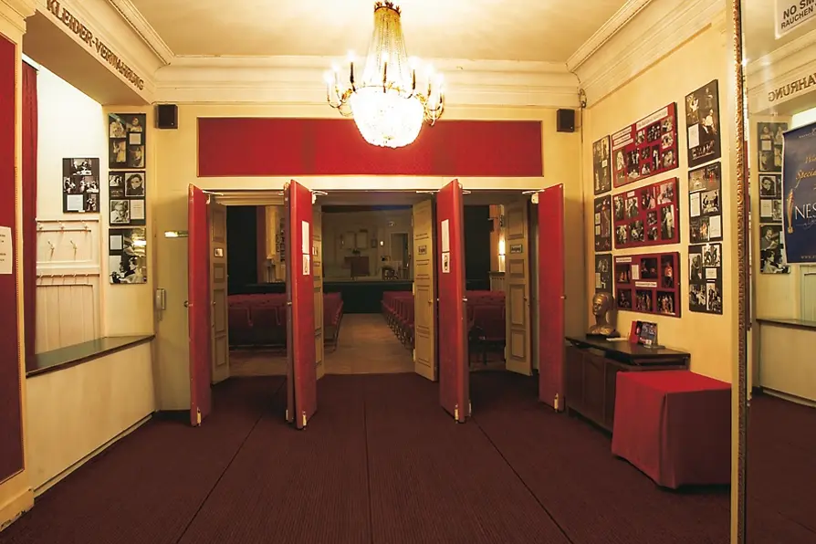 Vienna's English Theatre, Entree