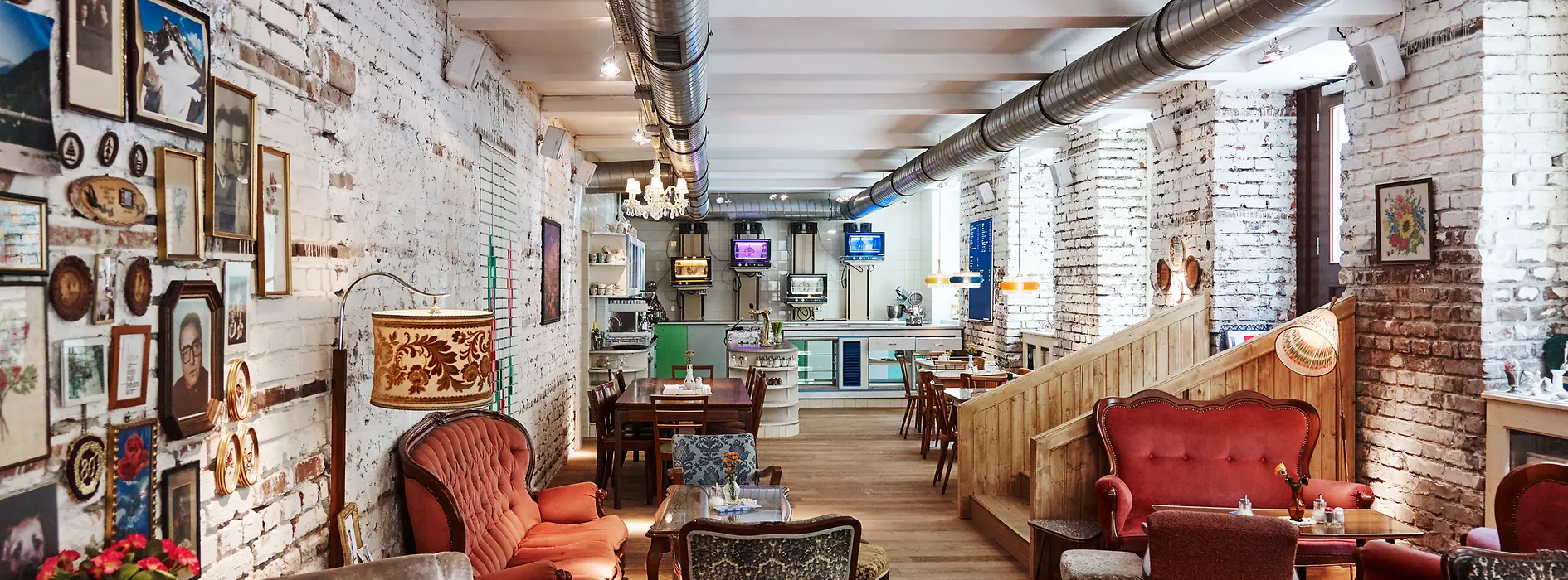 Coffee house with vintage furniture 
