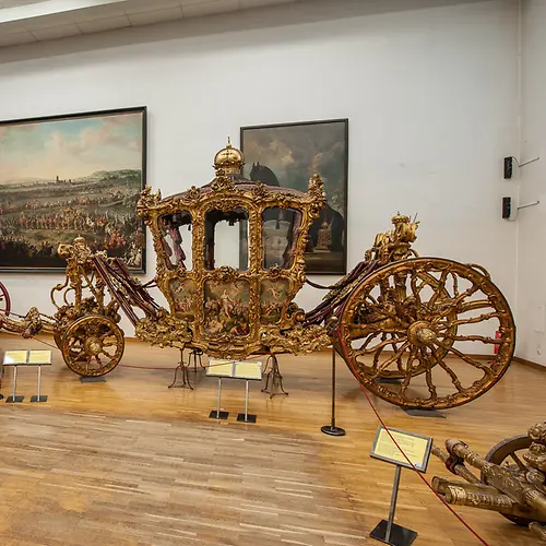 Wagenburg, golden carriage