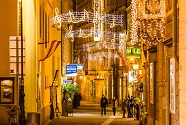 Natale a Vienna: illuminazione natalizia in Annagasse