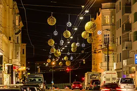 Weihnachten in Wien - Weihnachtsbeleuchtung in der Hütteldorfer Straße
