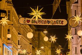 Natale a Vienna: illuminazione natalizia in Neubaugasse