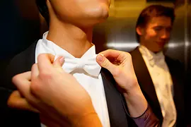 Tying a bow tie