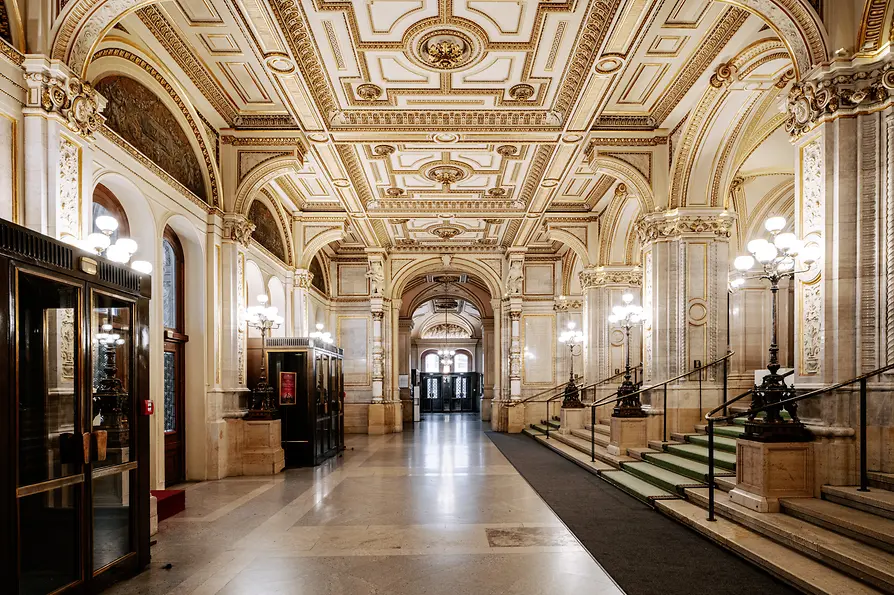 Foyer in der Wiener Staatsoper