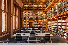 Sala di lettura della Biblioteca di Vienna all’interno del Municipio 