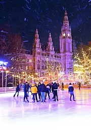  Ice-skating in front of City Hall 