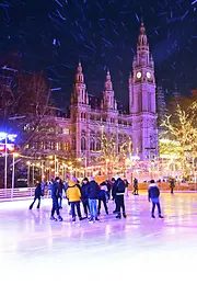  Ice-skating in front of City Hall 