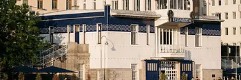 Vista del edificio de Otto Wagner en el Canal del Danubio