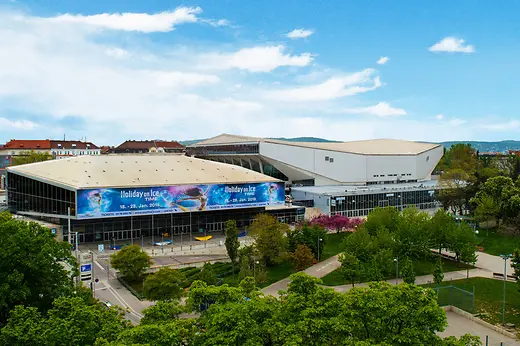 Wiener Stadthalle, Luftbild bei Sonnenschein